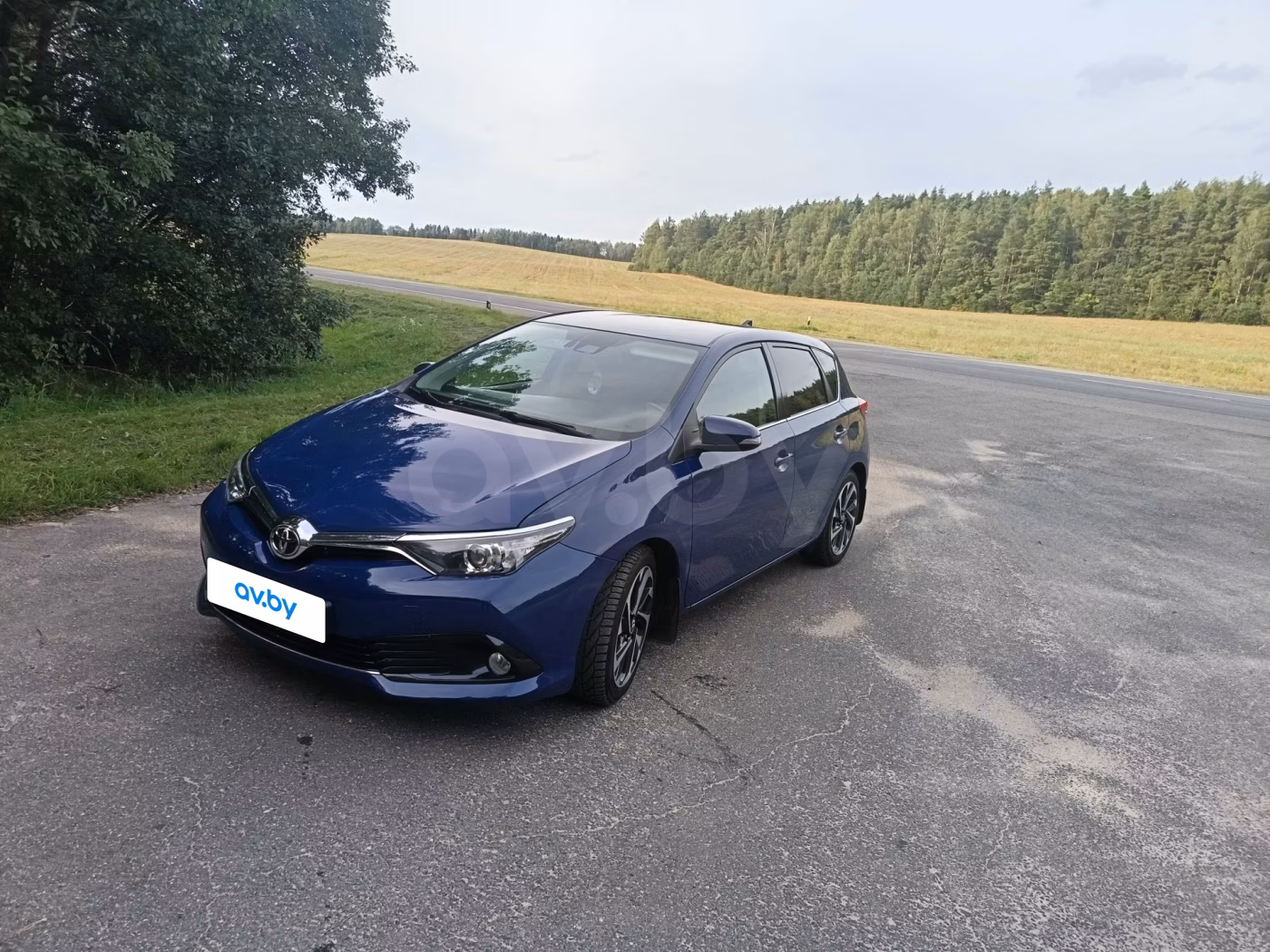 Toyota Auris фото 2