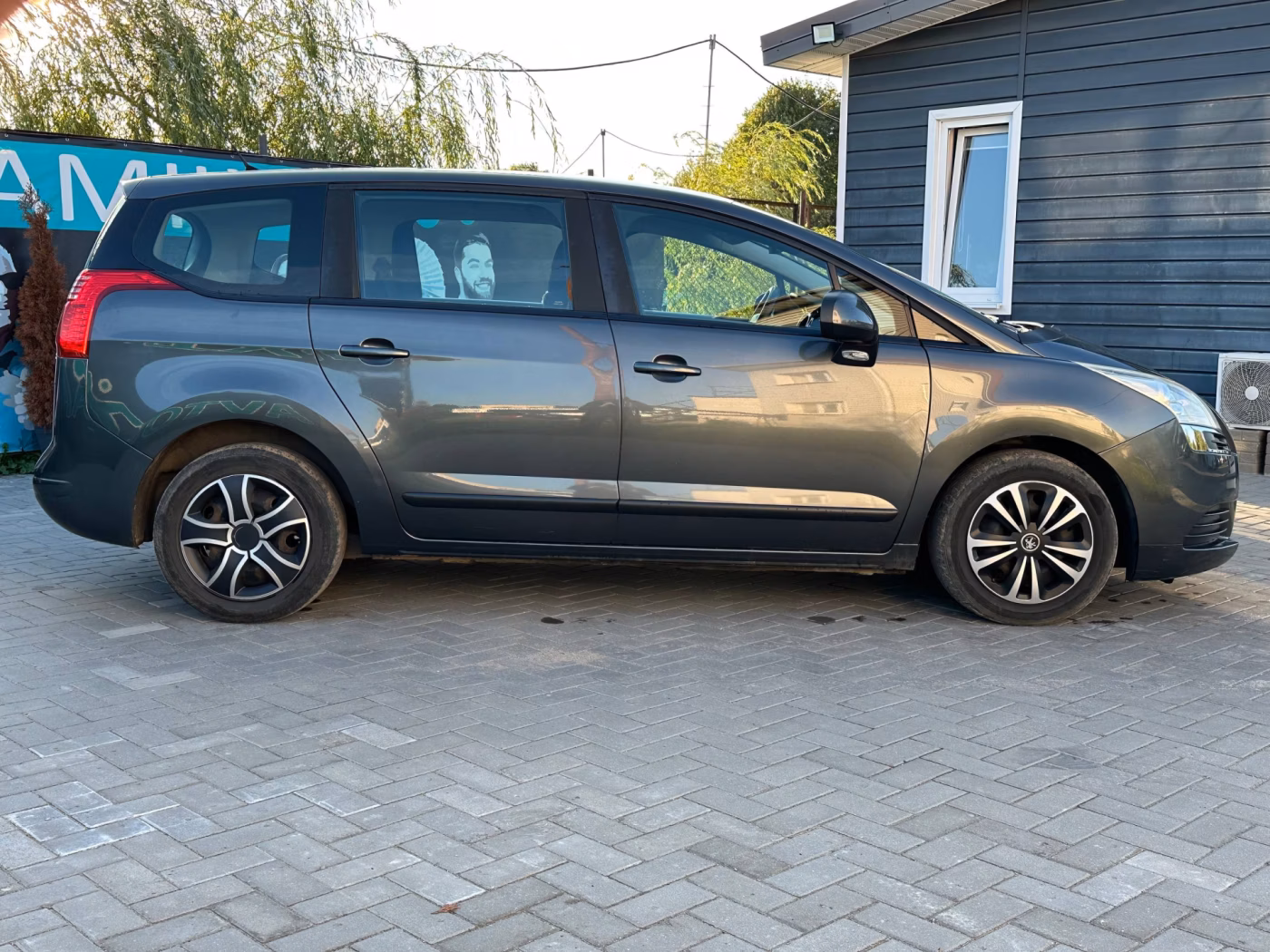 Peugeot 5008 фото 9