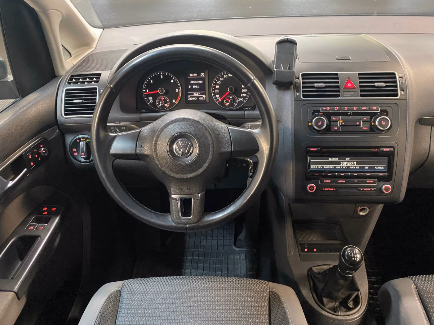 Volkswagen Touran фото 9