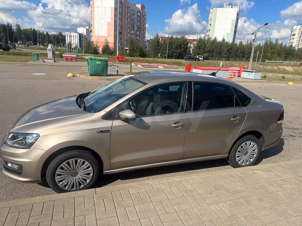 Volkswagen Polo Sedan фото 2