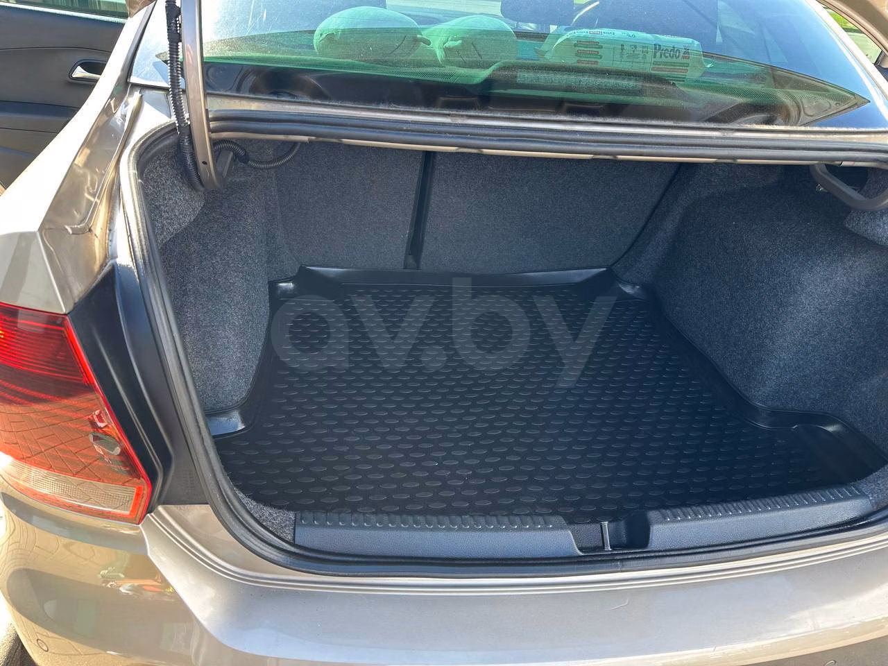 Volkswagen Polo Sedan фото 10