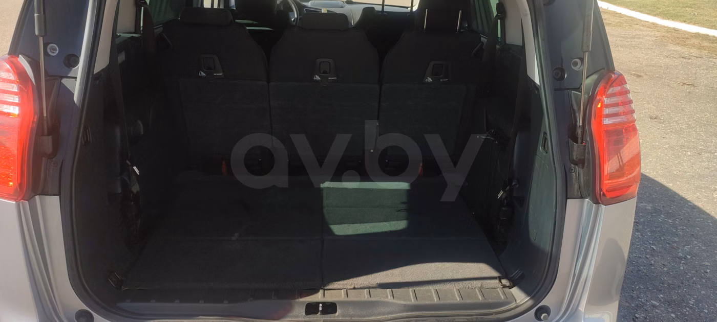 Peugeot 5008 фото 2