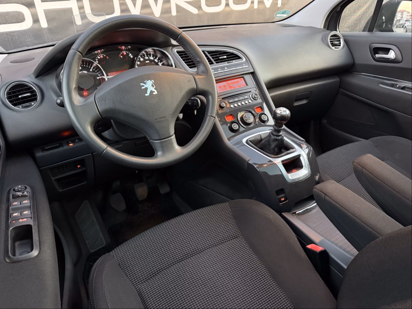 Peugeot 5008 фото 9