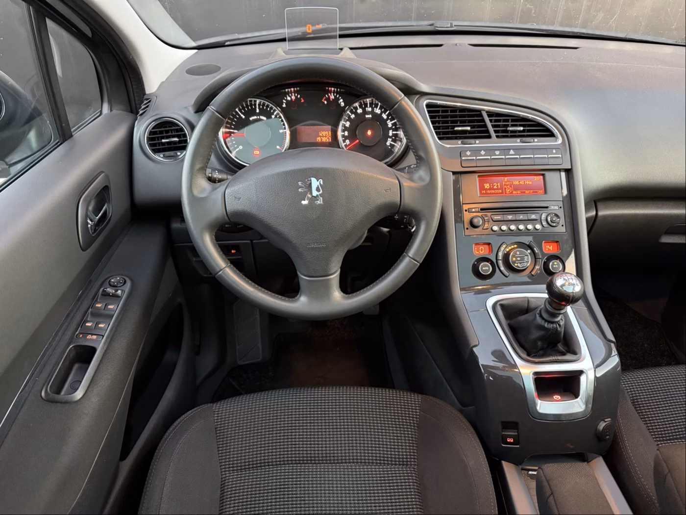 Peugeot 5008 фото 10