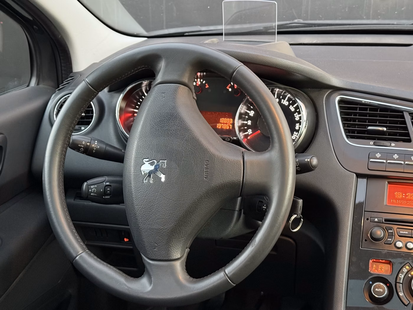 Peugeot 5008 фото 12