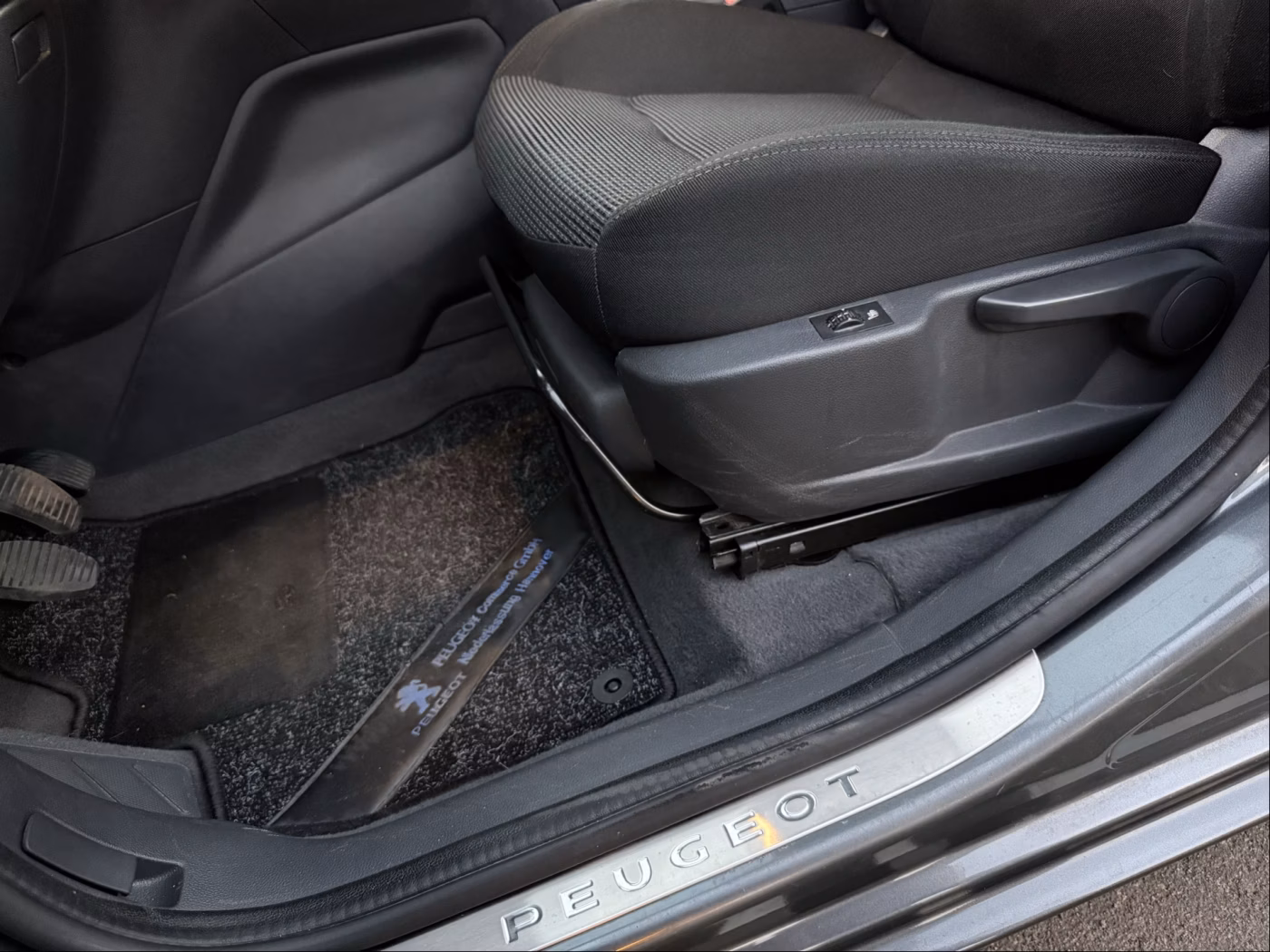 Peugeot 5008 фото 18
