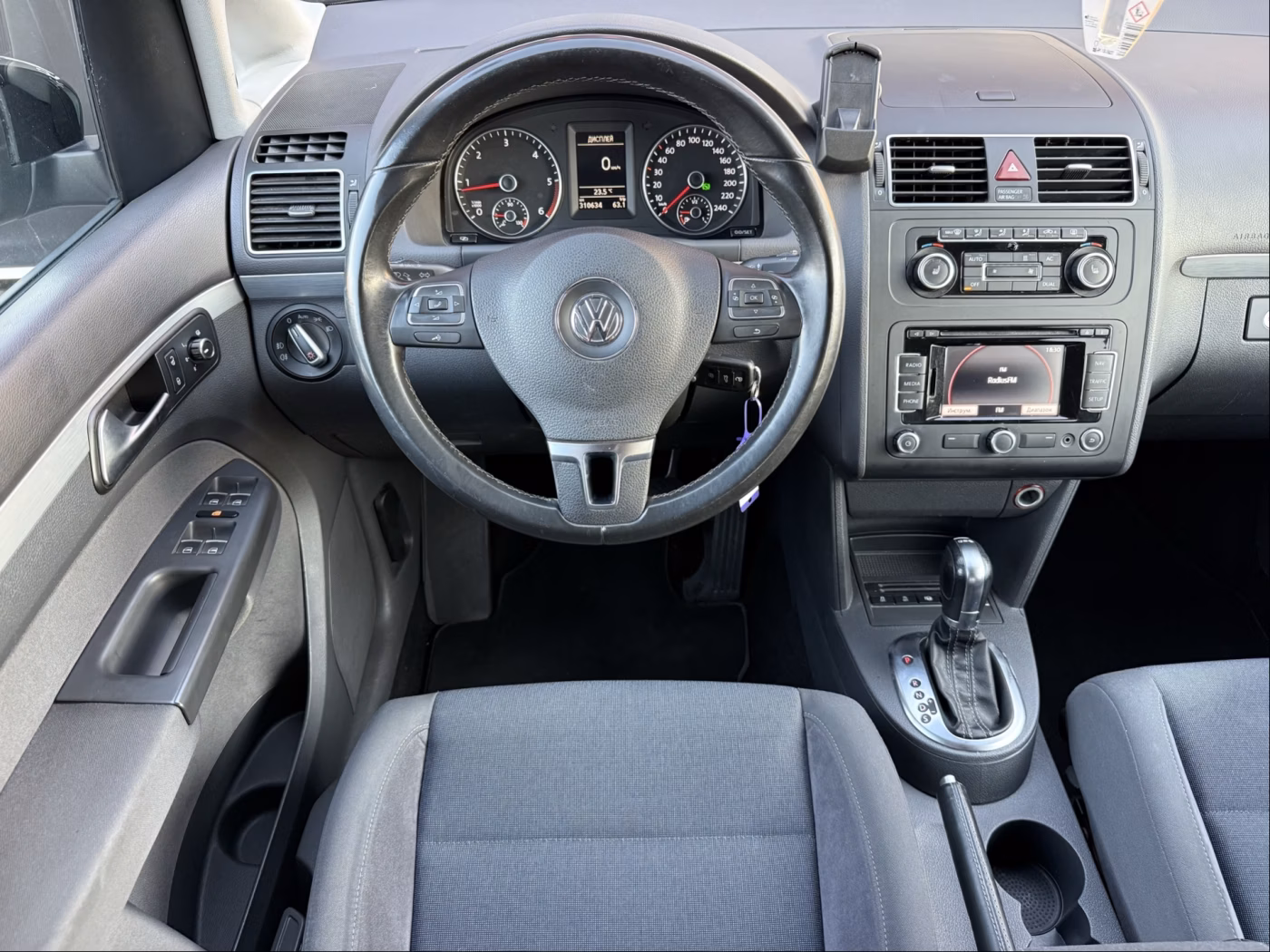 Volkswagen Touran фото 10
