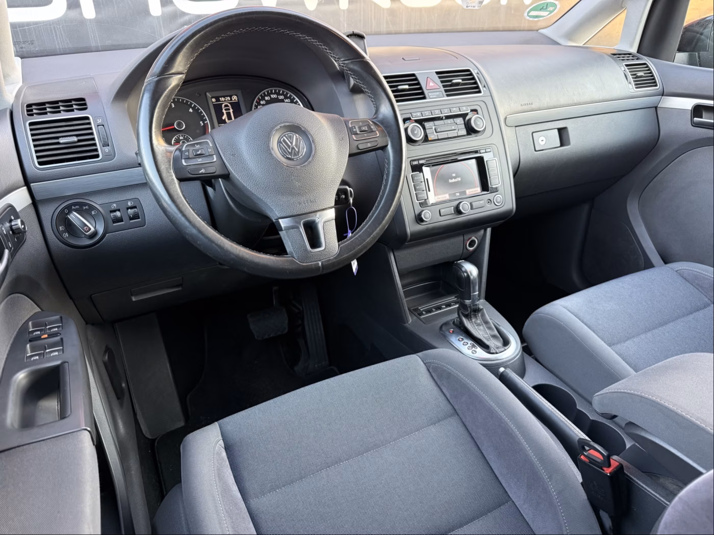 Volkswagen Touran фото 9