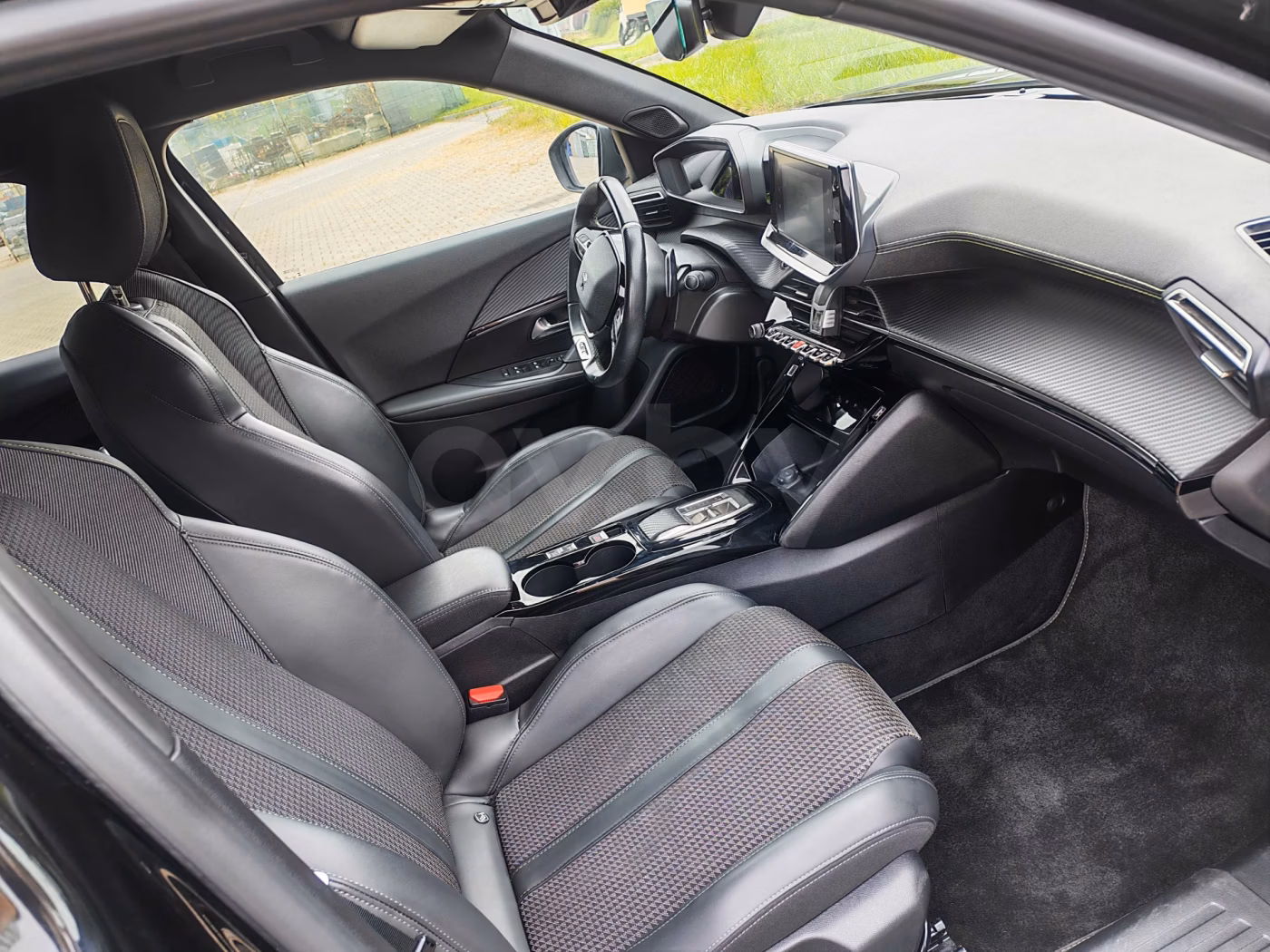 Peugeot 2008 фото 10