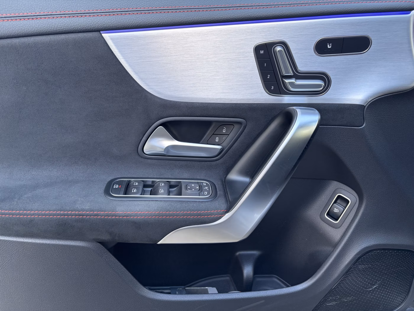 Mercedes-Benz CLA фото 17