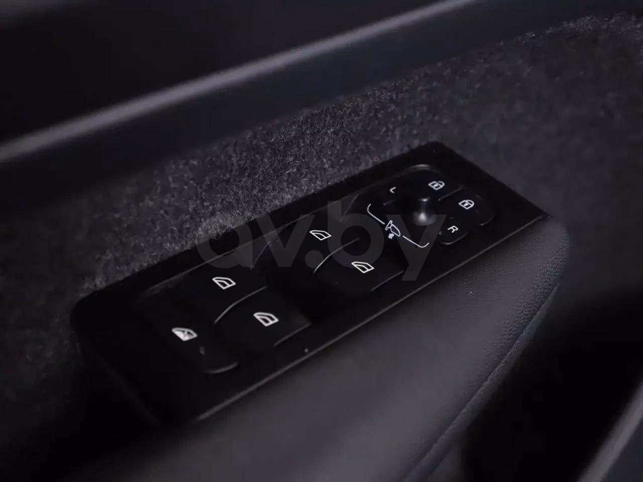 Volvo XC40 фото 15