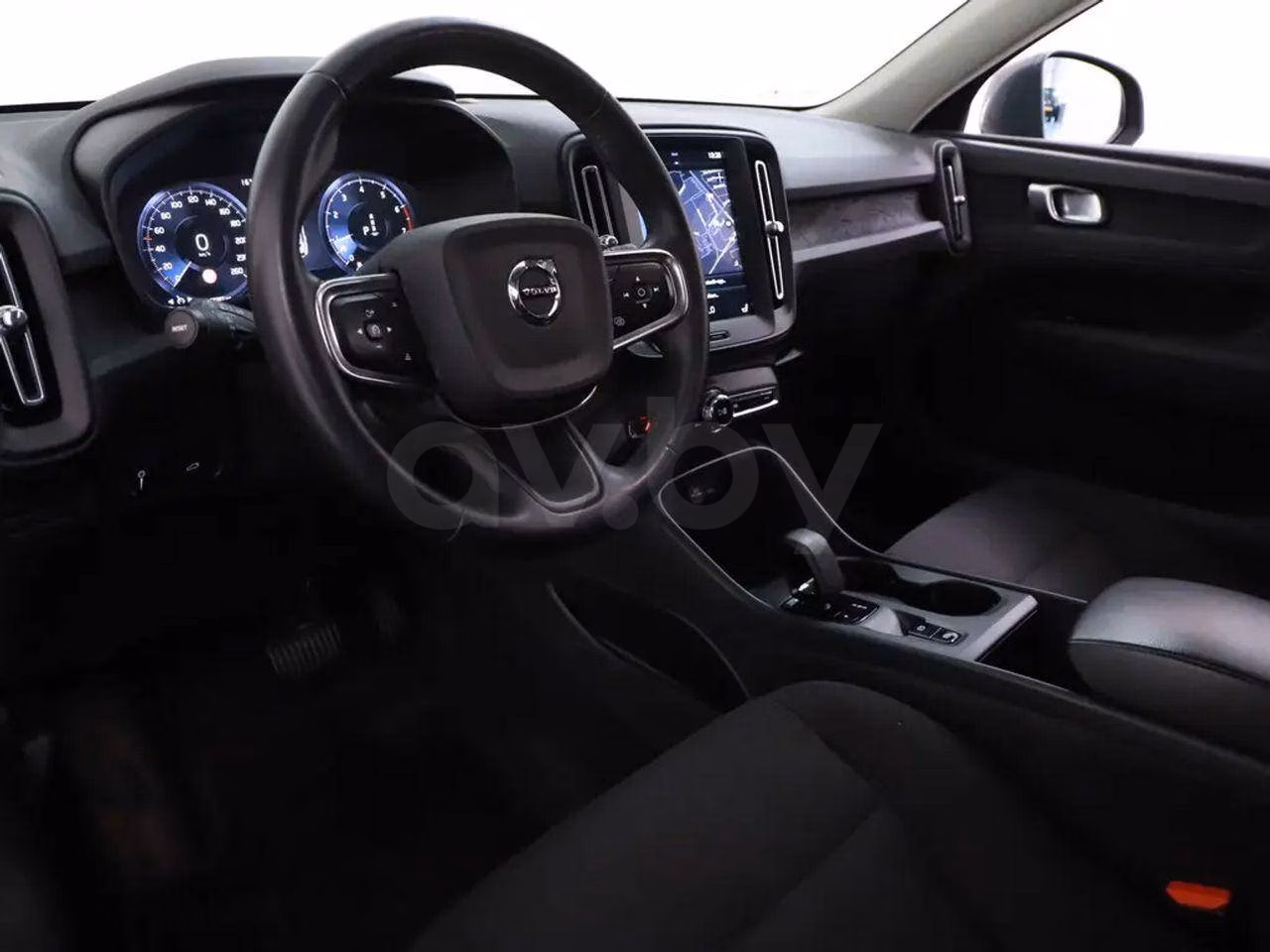 Volvo XC40 фото 12