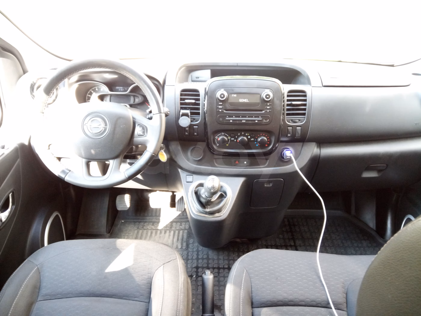 Opel Vivaro фото 13