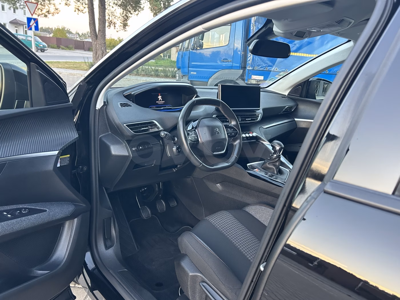 Peugeot 5008 фото 9