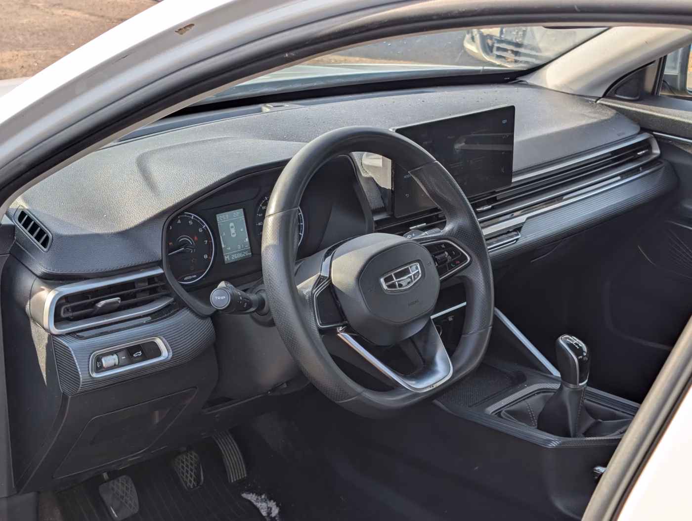 Geely Emgrand фото 13
