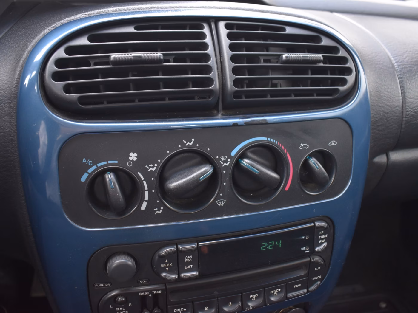 Dodge Neon фото 15