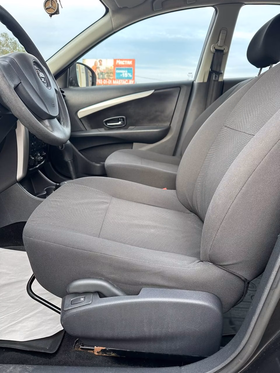 Nissan Almera фото 10