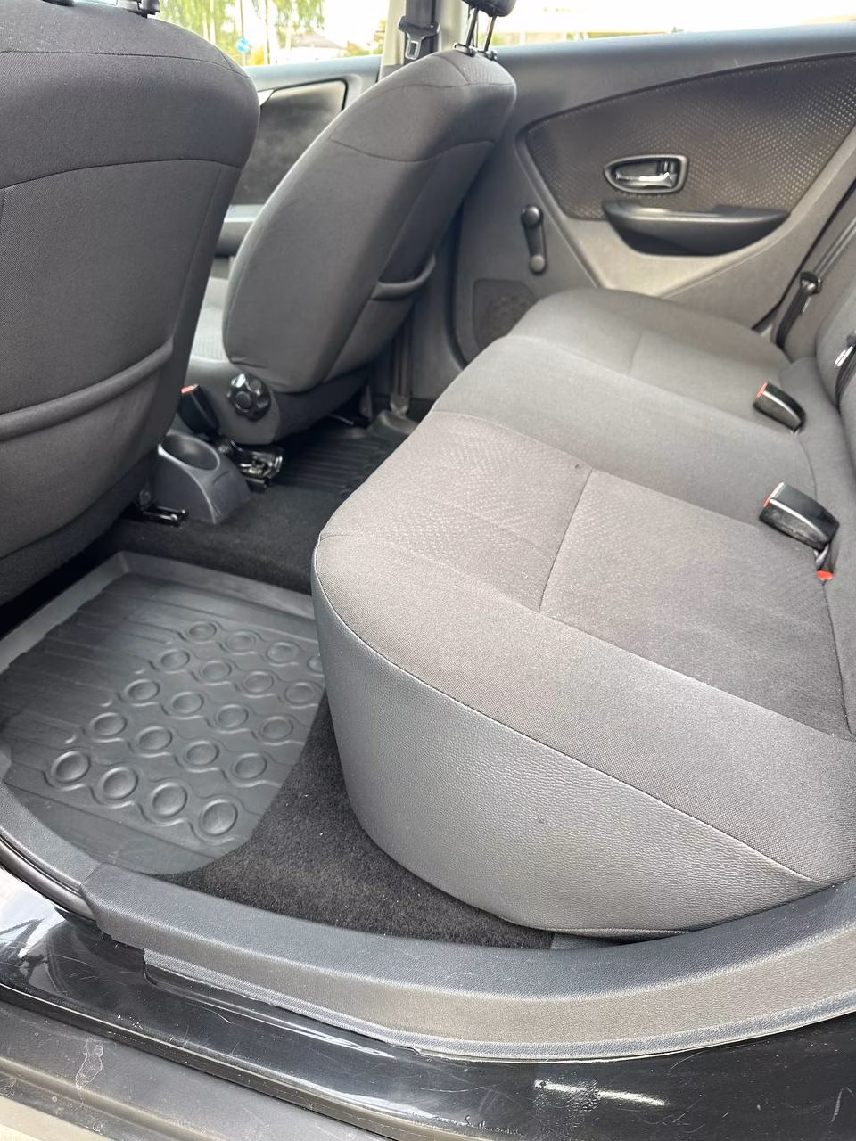 Nissan Almera фото 11
