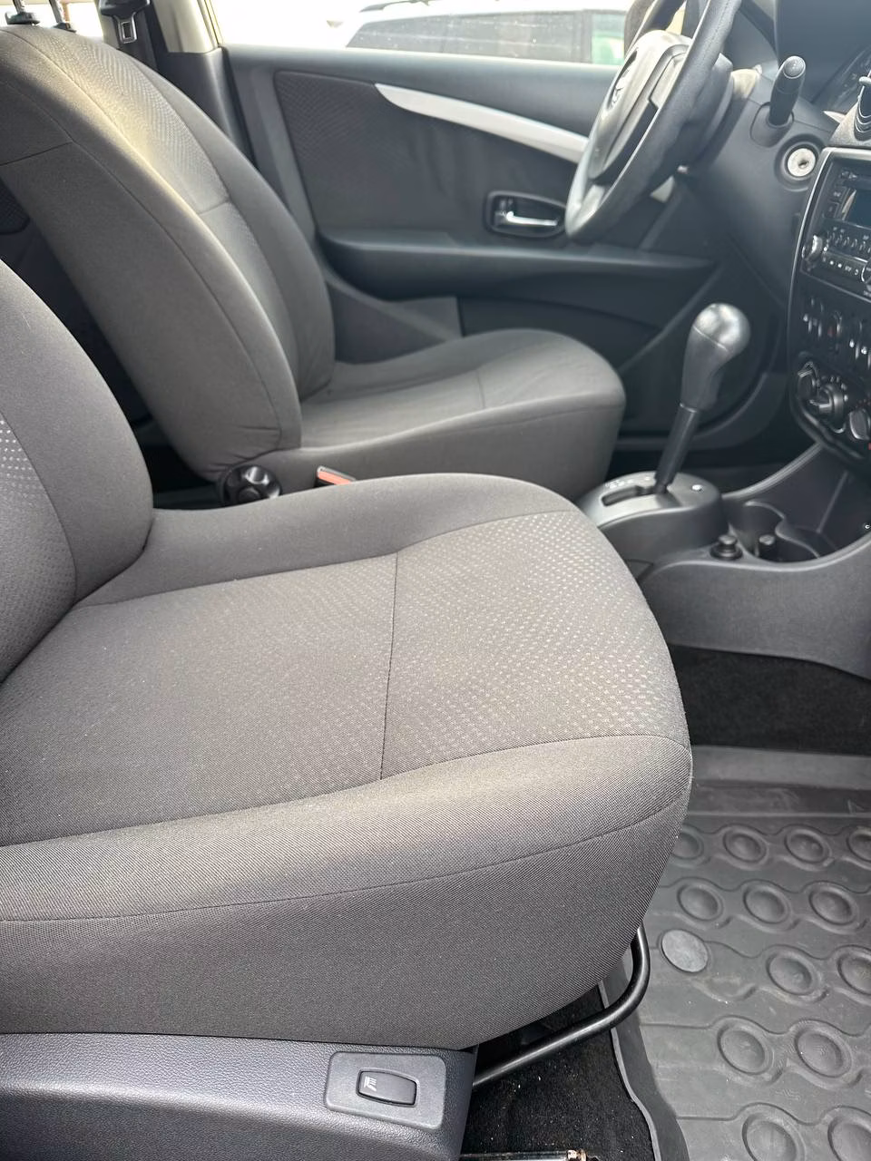 Nissan Almera фото 15