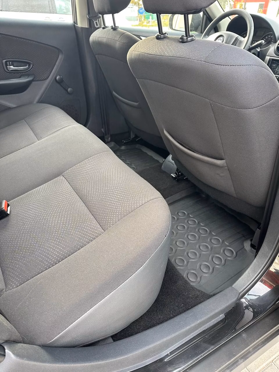Nissan Almera фото 13