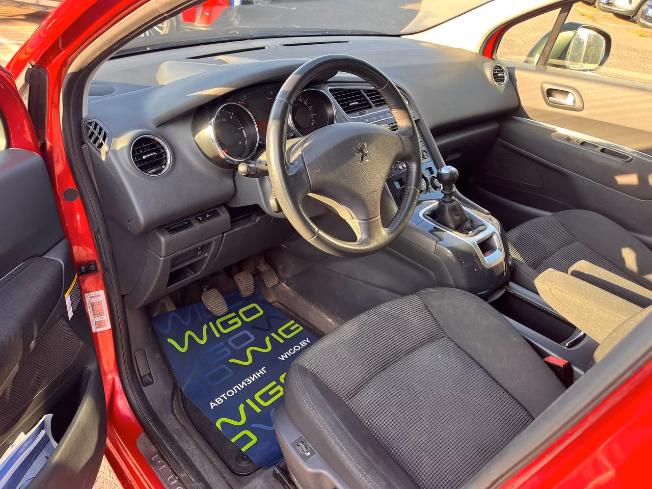 Peugeot 5008 фото 10