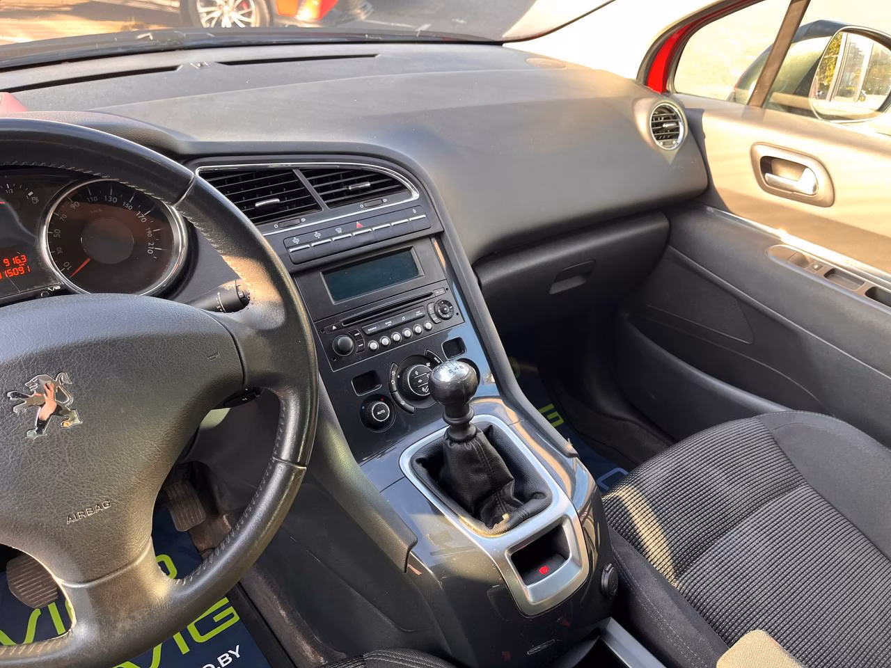 Peugeot 5008 фото 11