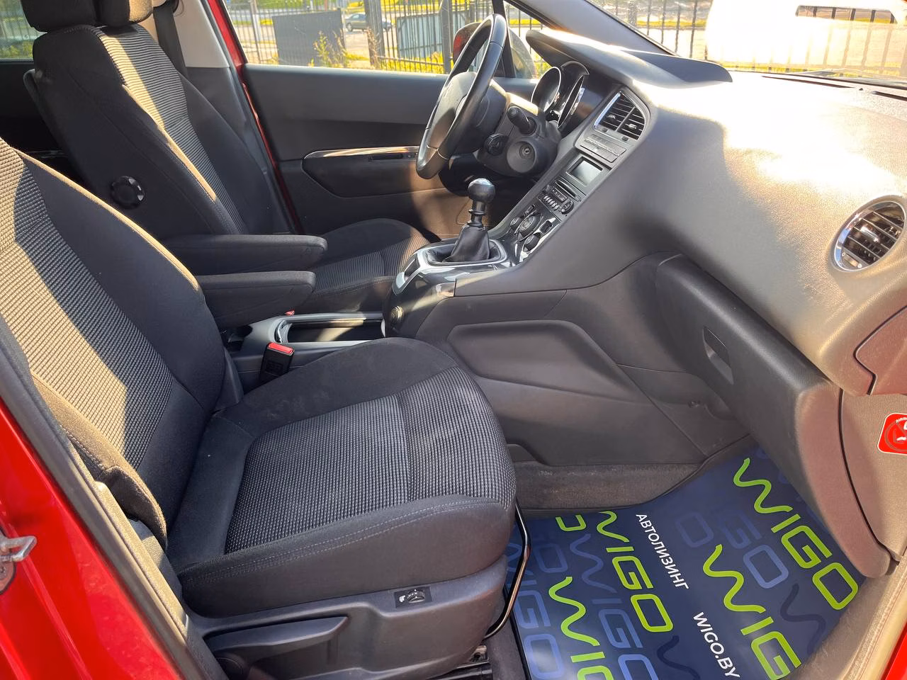 Peugeot 5008 фото 18