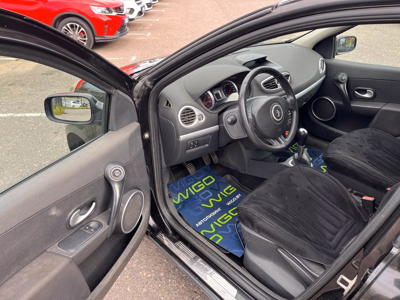 Renault Clio фото 10