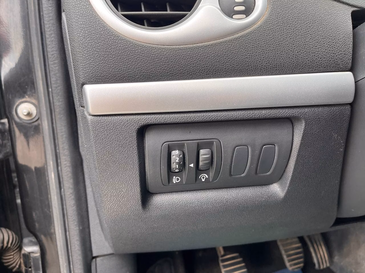 Renault Clio фото 11