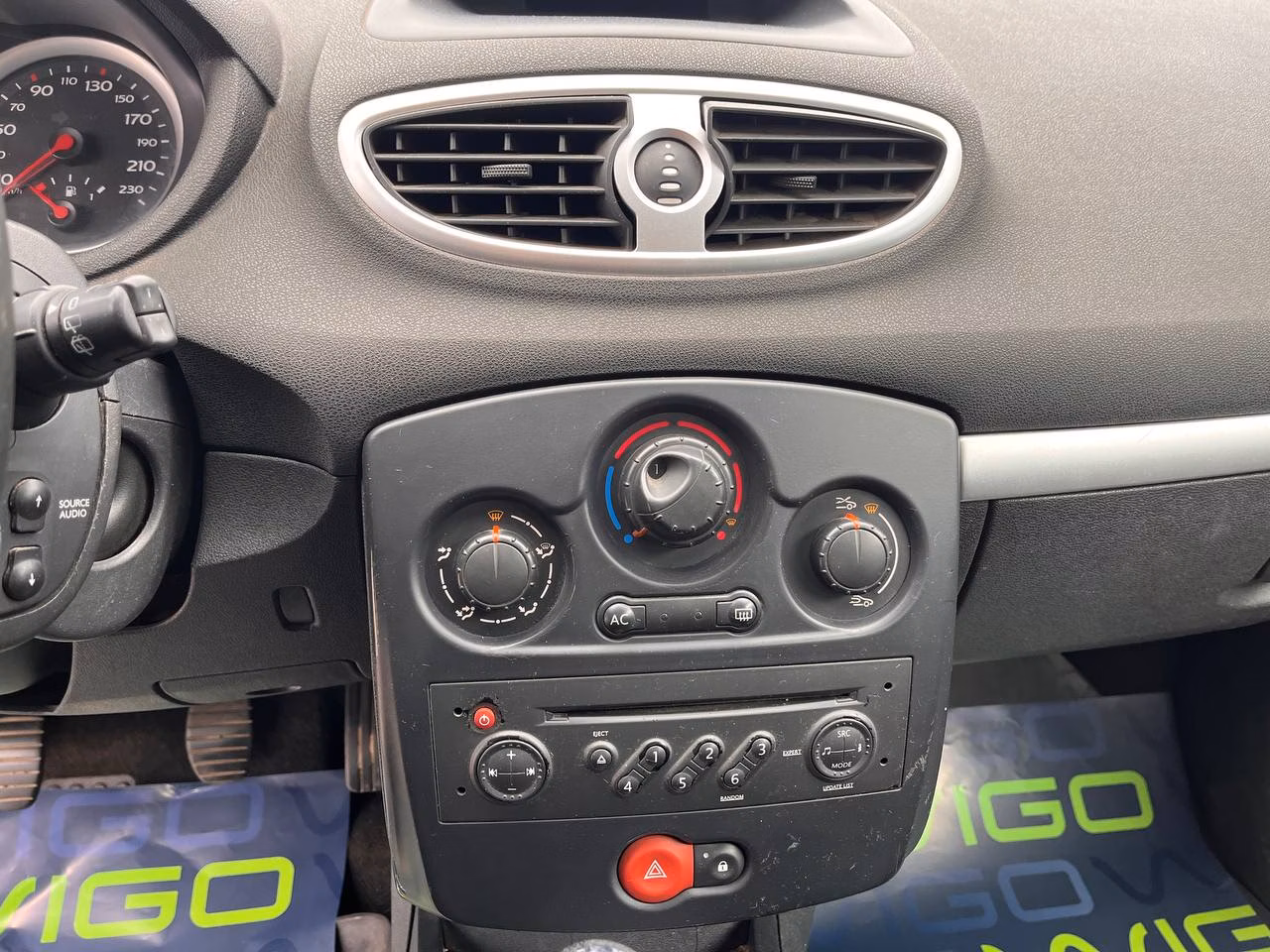 Renault Clio фото 13