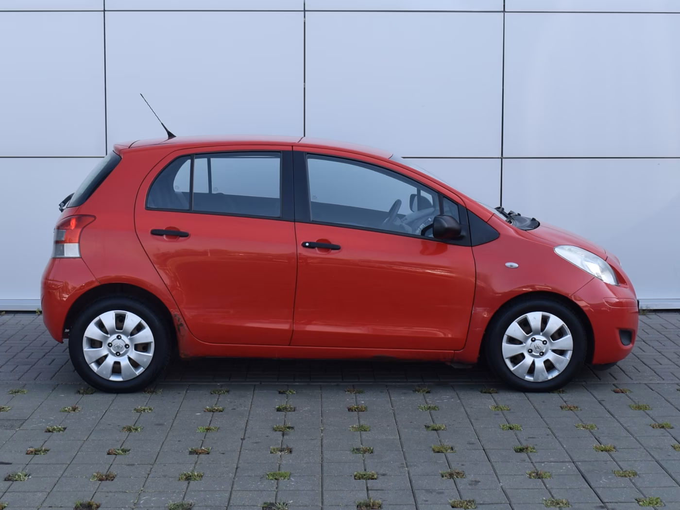 Toyota Yaris фото 4