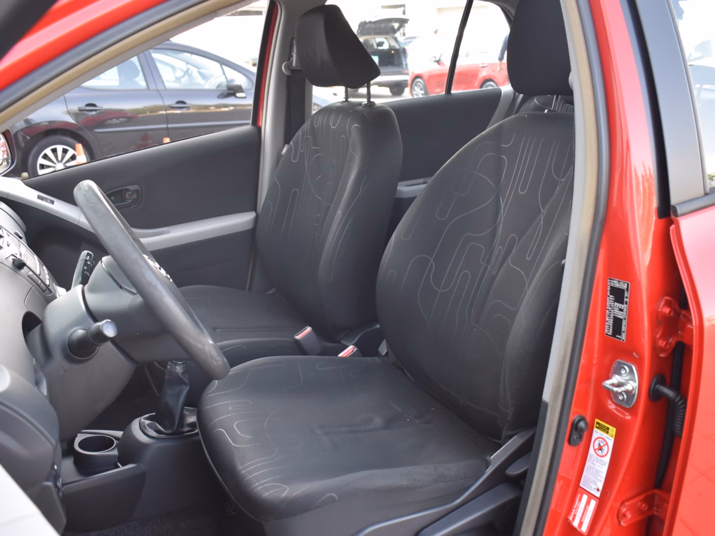 Toyota Yaris фото 9