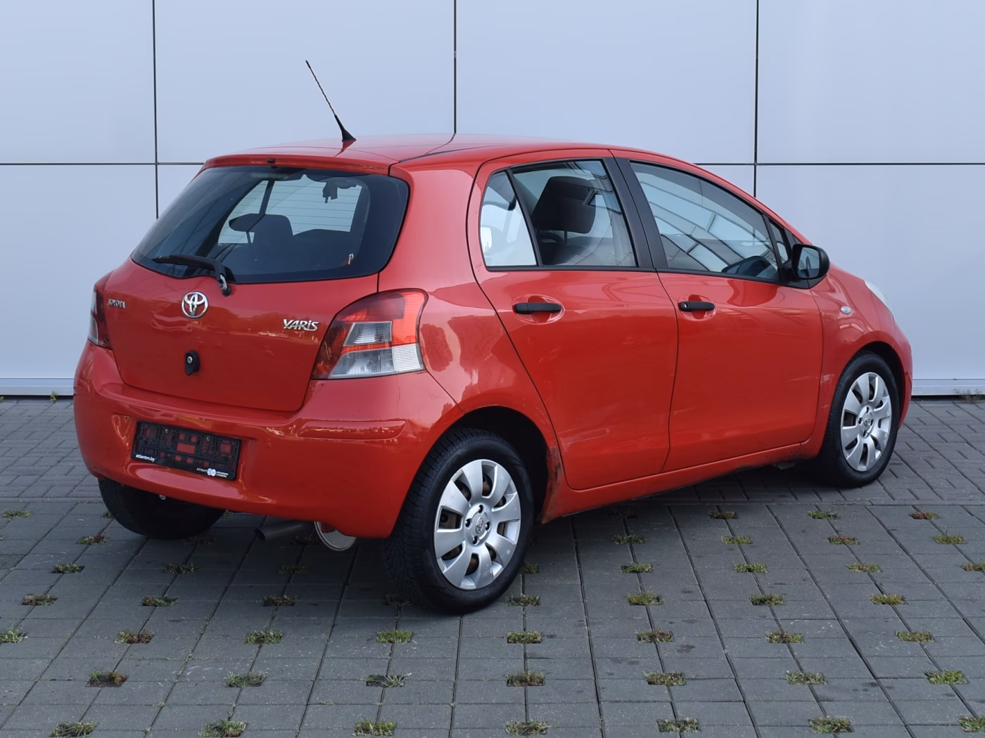 Toyota Yaris фото 5