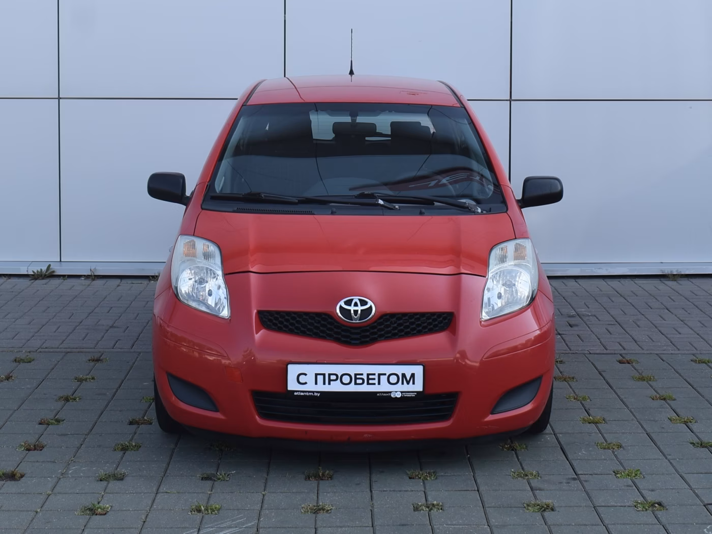 Toyota Yaris фото 2