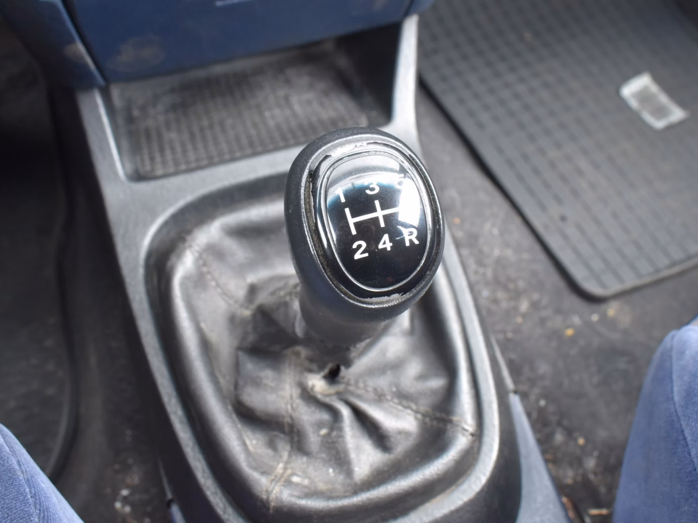 Mitsubishi Carisma фото 20