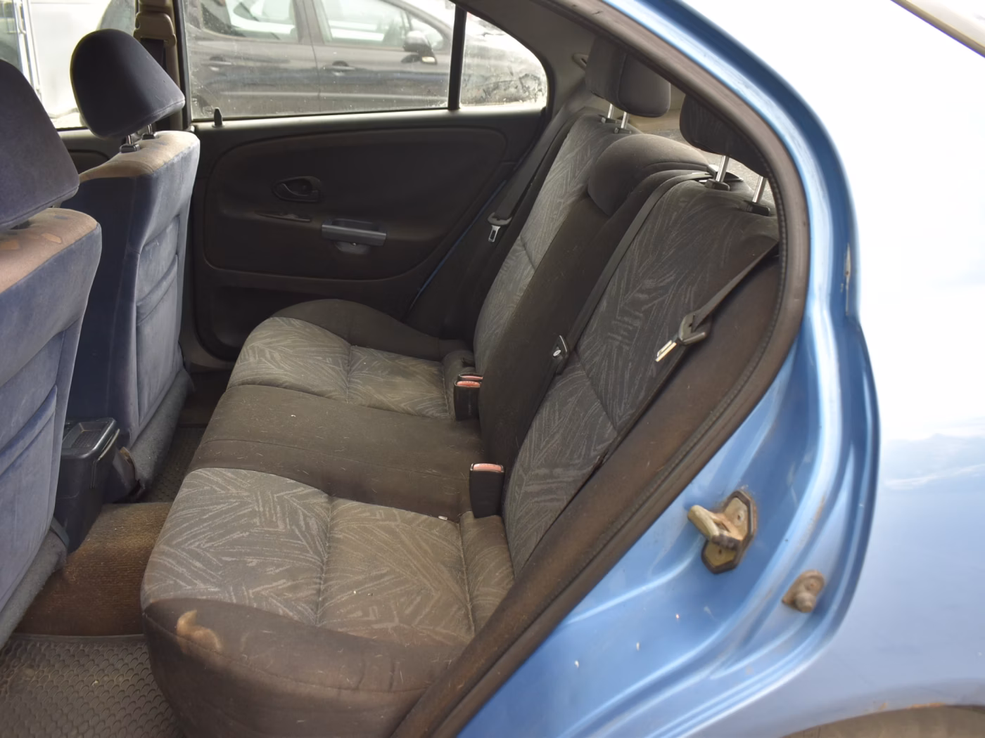Mitsubishi Carisma фото 10