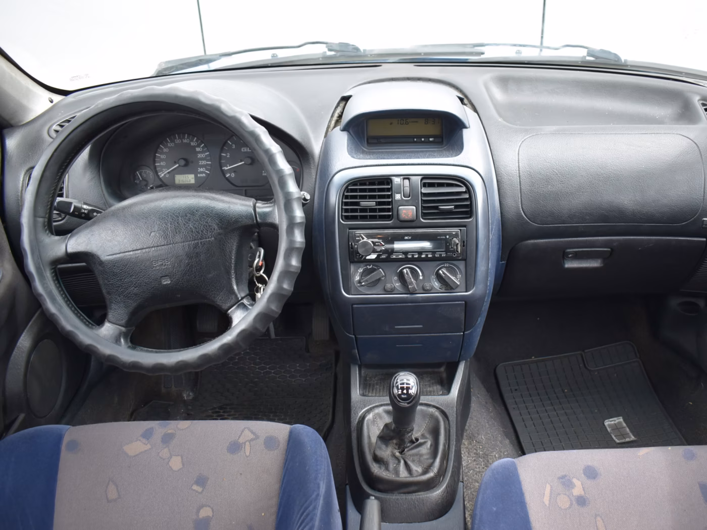 Mitsubishi Carisma фото 12