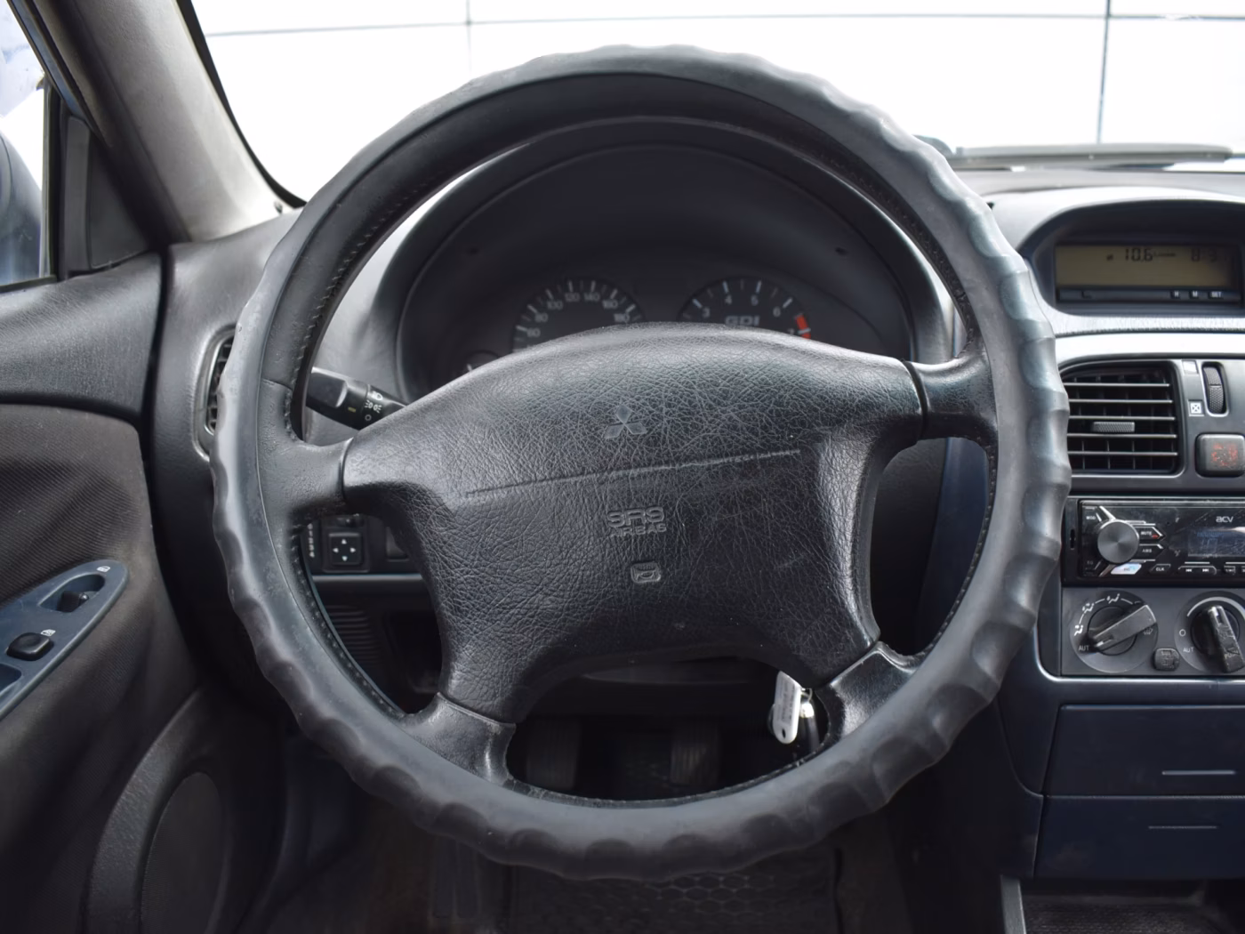 Mitsubishi Carisma фото 13