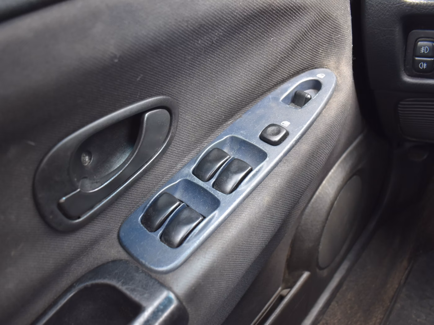Mitsubishi Carisma фото 17