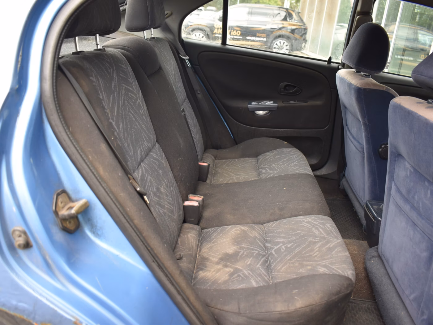 Mitsubishi Carisma фото 11