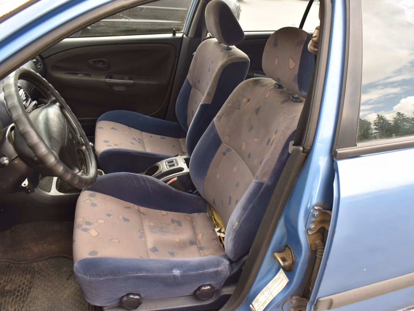 Mitsubishi Carisma фото 9
