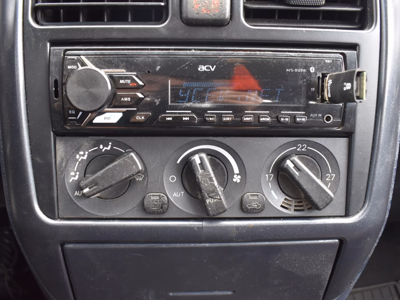 Mitsubishi Carisma фото 19