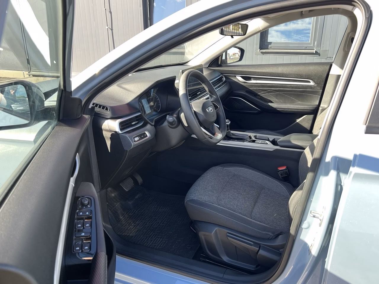 Geely Emgrand фото 10