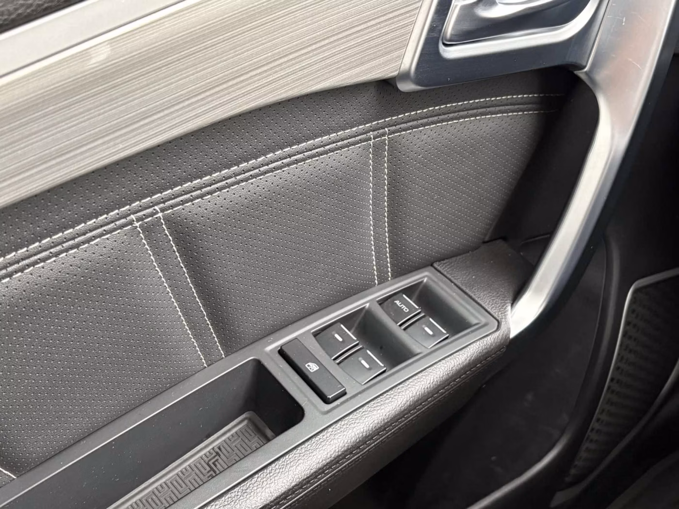 Geely Emgrand X7 фото 13