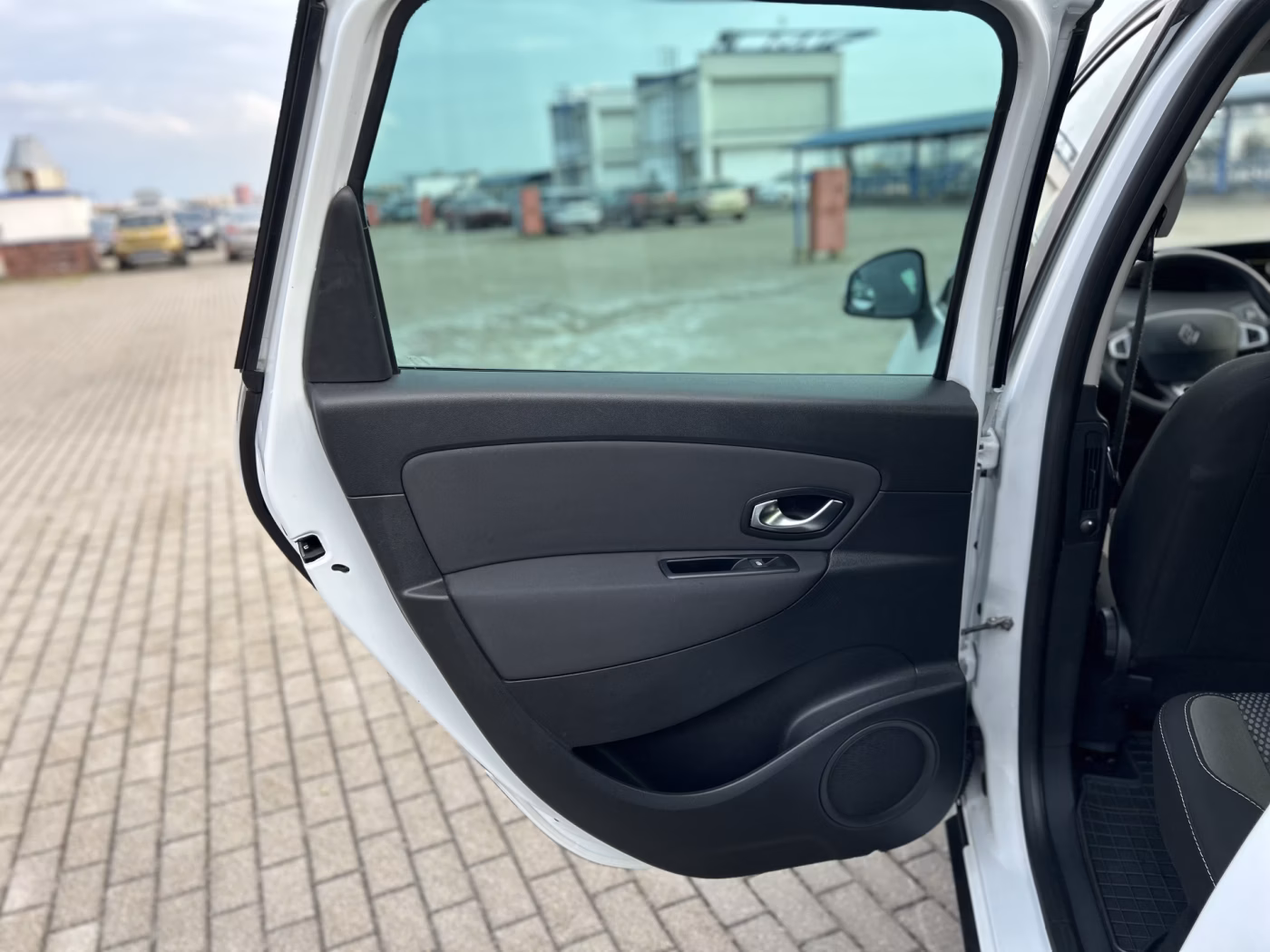 Renault Scenic XMOD фото 12