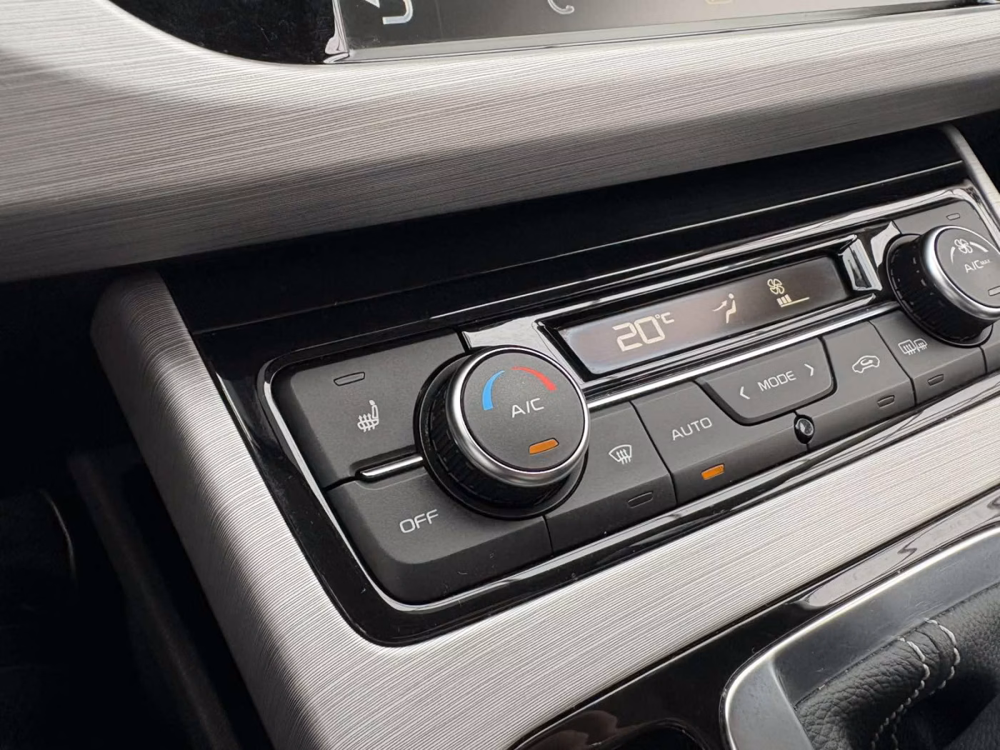 Geely Atlas фото 13