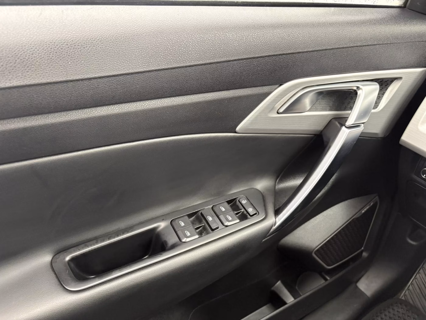Geely Atlas фото 15