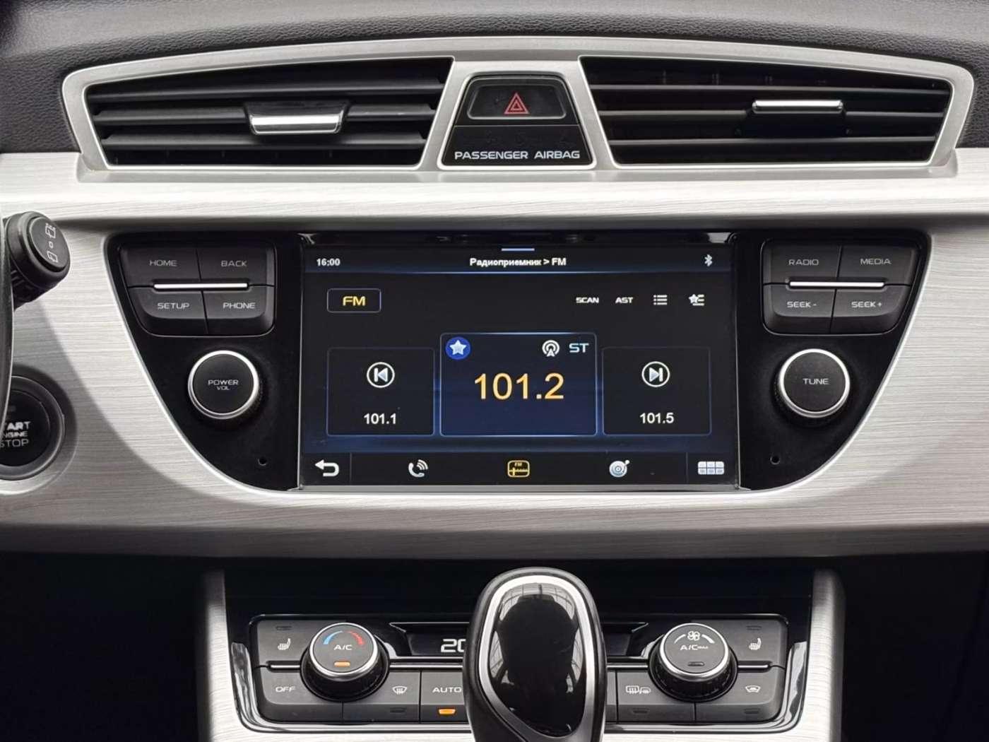 Geely Atlas фото 12