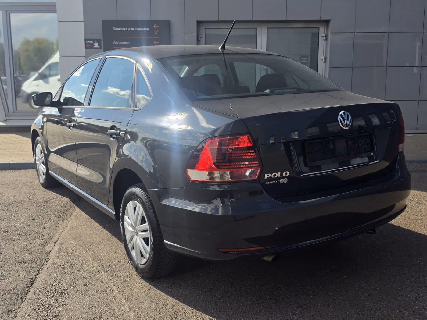Volkswagen Polo Sedan фото 3
