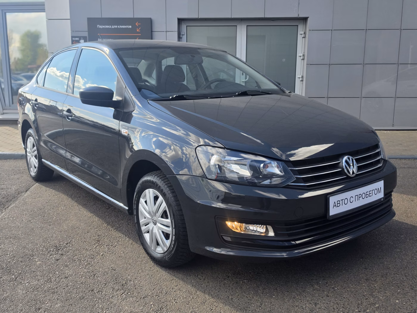 Volkswagen Polo Sedan фото 2